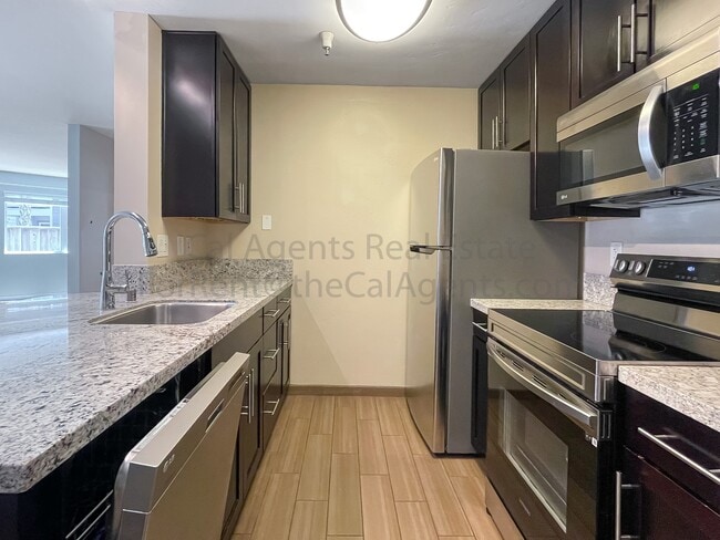 Photo - 6400 Christie Ave