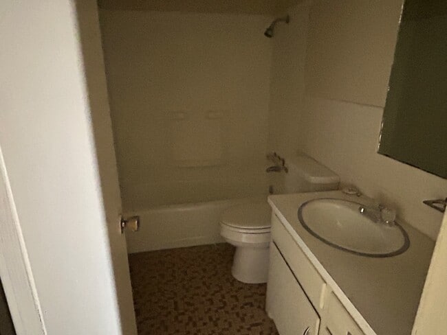 Photo - 1900 W 9th St