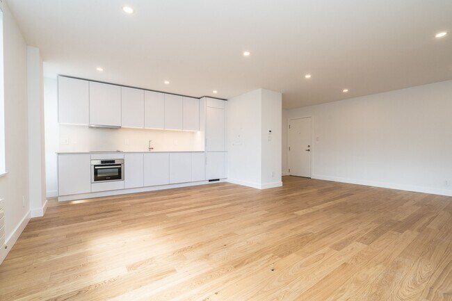 Photo - 755 Avenue Rd Unit 207