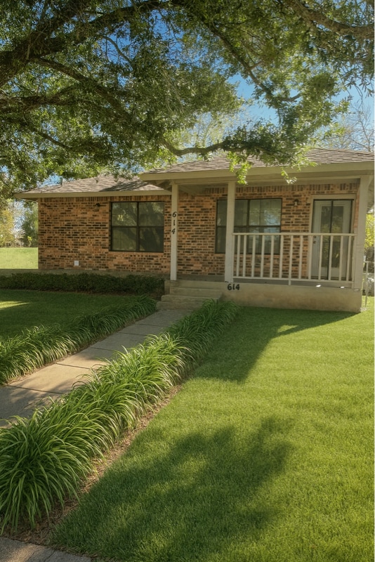 Building Photo - 614 E Live Oak St