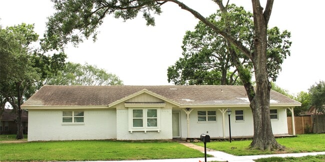 Building Photo - 1802 Sleepy Creek Way