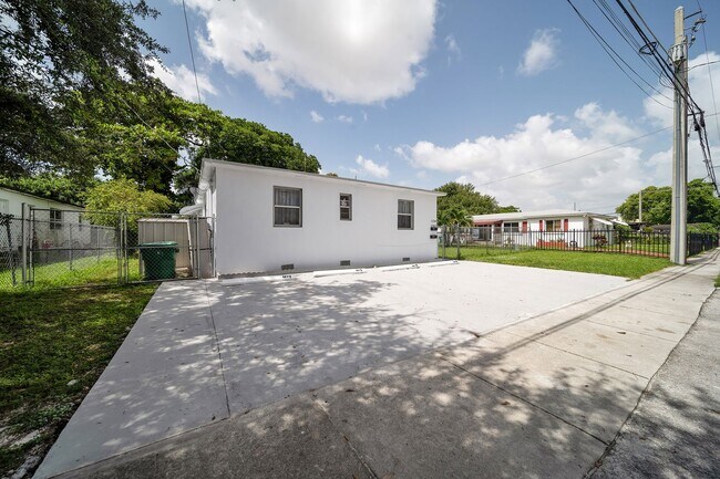 Photo - 1260 NW 58th St Unit 1262 NW 58th Street