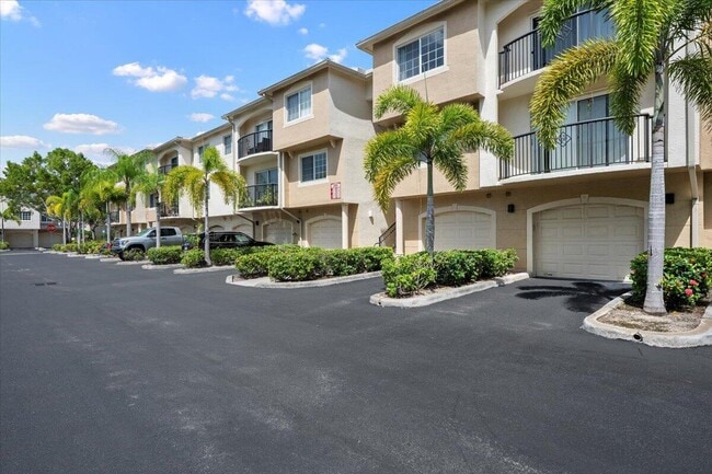 Building Photo - 800 Crestwood Ct S Unit 820 Rental