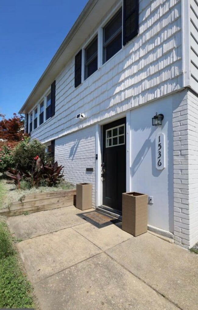 Building Photo - 1536 Maurice Dr Rental