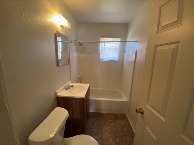 Building Photo - 4223 Rockingham St Rental