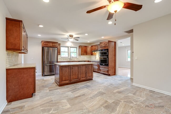 Photo - 144 Morgan Pl