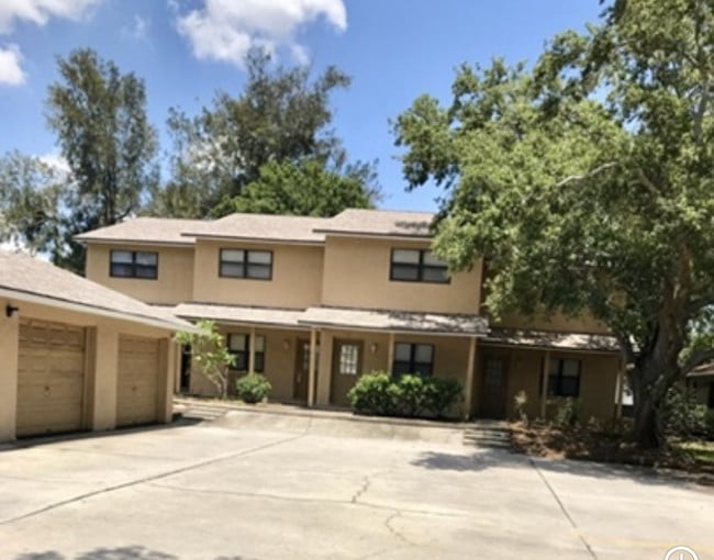 Front entrance and parking area - 6513 72nd Ave N Unit B Rental
