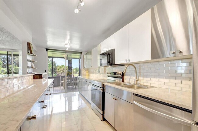 Building Photo - 4770 Fountains Dr S Unit 304