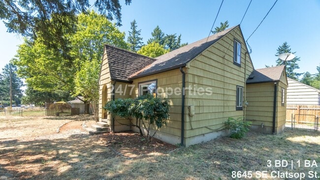 Photo - Bright 3BD I 1.5BA Home w/ Large Yard - SE Portland