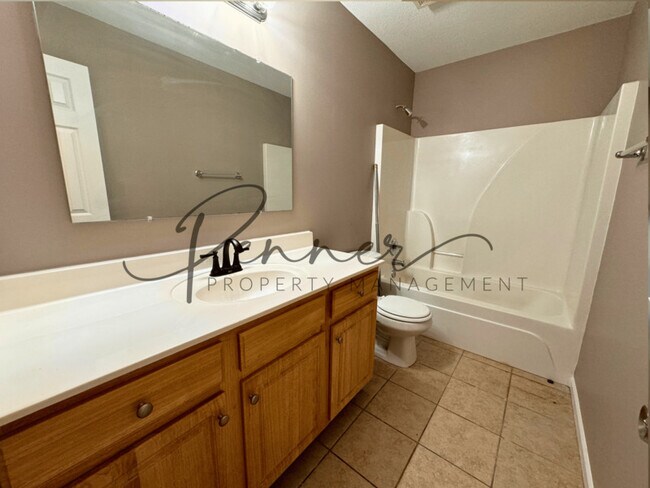 Photo - 1015 NW Willow Dr