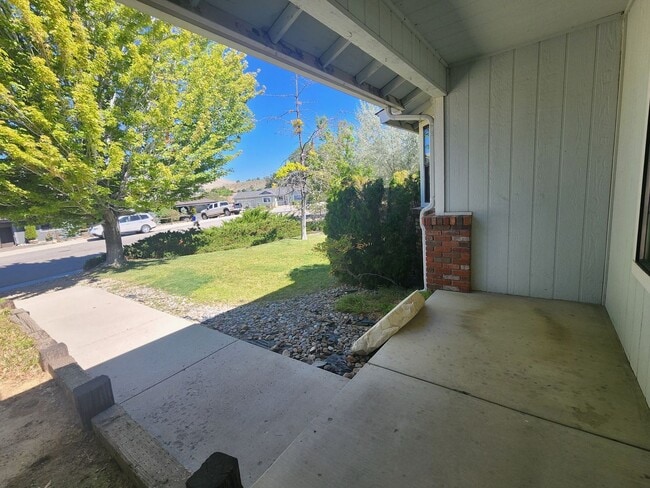 Photo - 1007 Shadow Ln