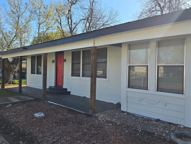 Photo - 305 N 5th St