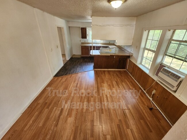 Photo - 300 N Division St