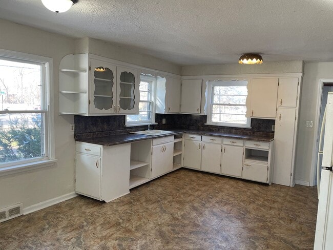 Photo - 485 E 24th St