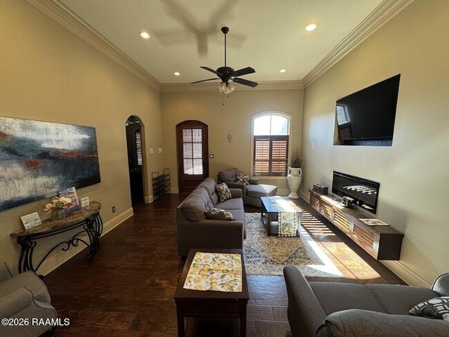 Photo - 330 Dunvegan Ct