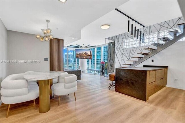 Photo - 92 SW 3rd St
