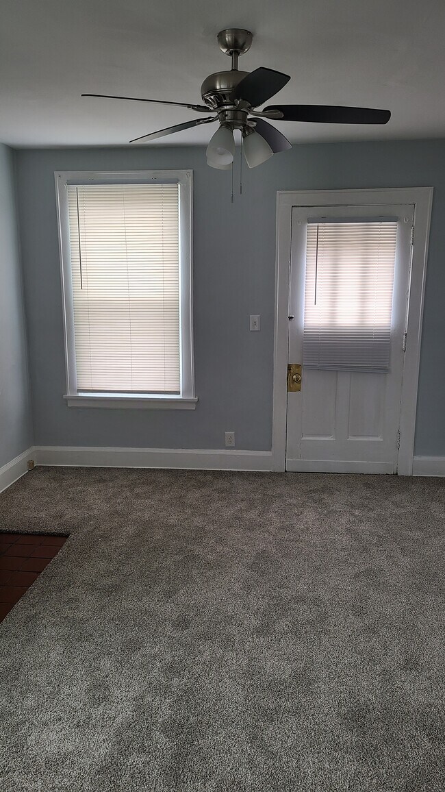 Photo - 407 E Ross Ave