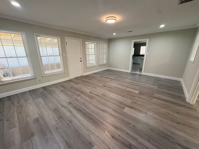 Photo - 2406 2nd Ave