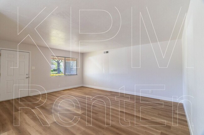 Photo - 443 E Robinhood Dr