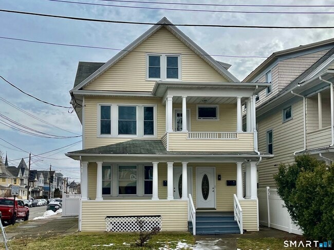 Building Photo - 2449 North Ave Unit 2