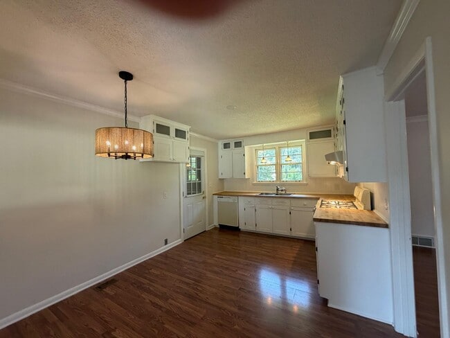 Photo - 524 Graycroft Dr SW