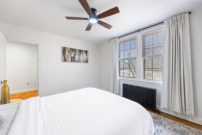 Photo - 4348 Southern Ave SE Unit Charming