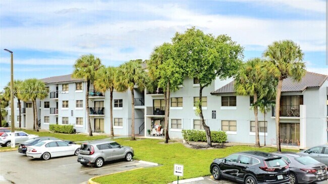 Building Photo - 7130 NW 179th St Unit 111 Rental
