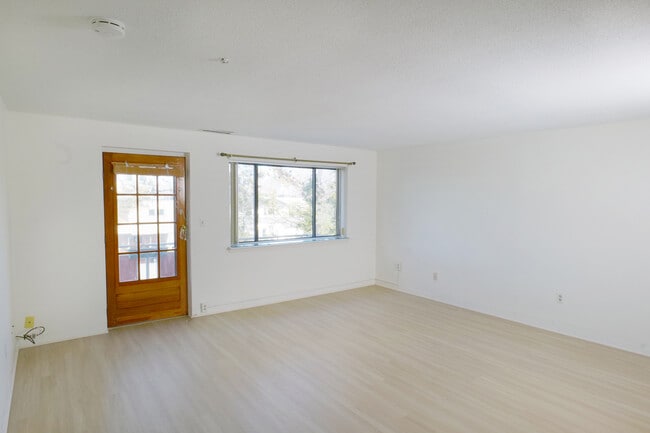 Building Photo - 159 Concord Ave Unit 4B