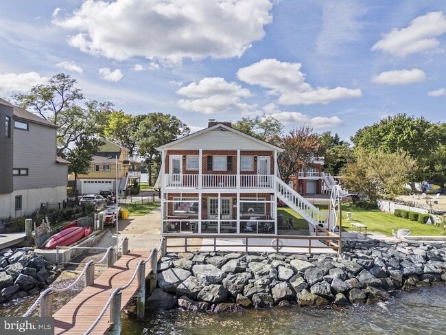 Building Photo - 2112 Lake Dr