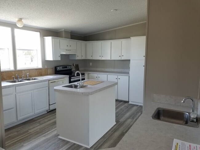 Photo - BIG 1,800 sq ft 3 Bedroom, 2 bath + office / den (could be a 4th bedroom)