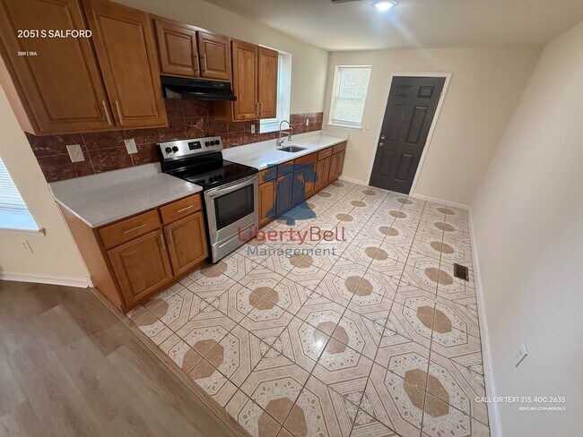 Photo - 2051 S Salford St