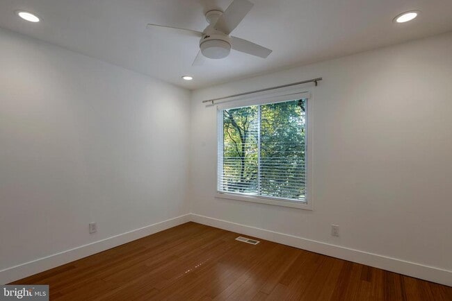 Photo - 5250 Pooks Hill Rd