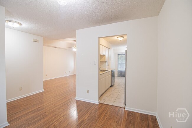 Photo - 148 Country Walk Cir