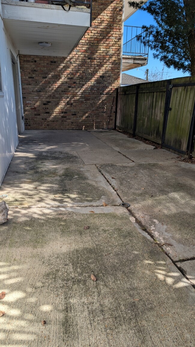 Photo - 675 Wooddale Blvd