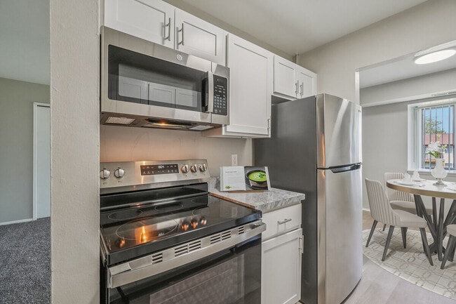 Building Photo - Laketree Rental