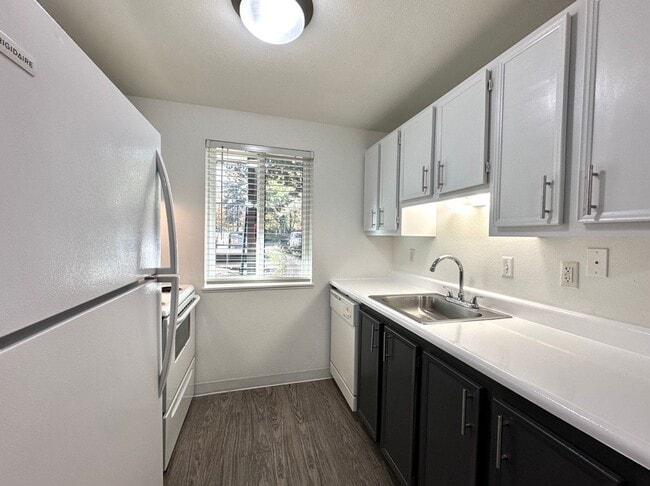 Photo - West on Murray Apartments