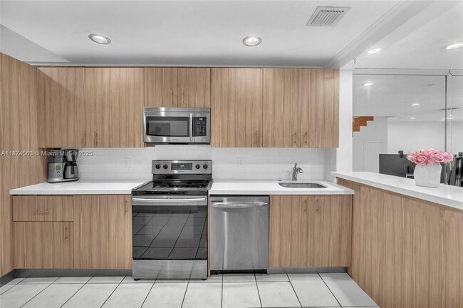 Building Photo - 3825 Estepona Ave Unit 11D5 Rental