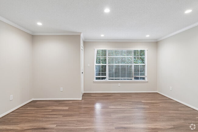1BR, 1BA - 800SF - Living Room