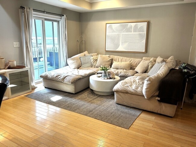 Building Photo - 18 Knowlton St Unit 1