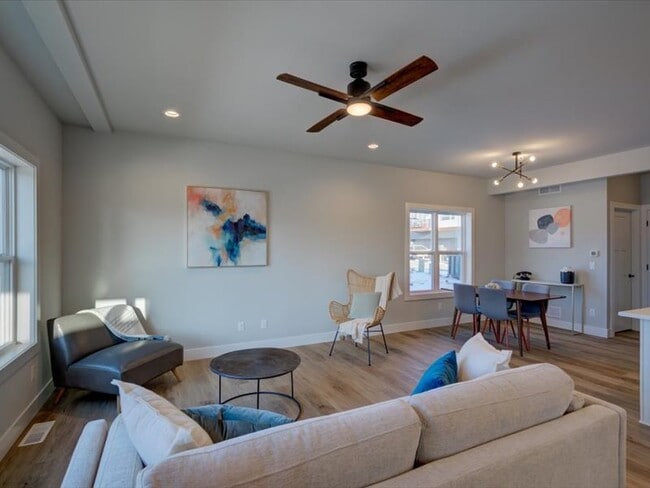 Photo - 4880 Romaine Rd