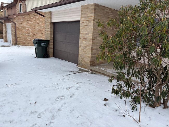 Photo - 2521 List St NW