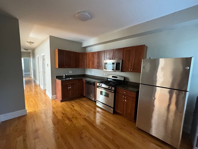 Building Photo - 62 Fayston St Unit 62 Fayston St. #2 Rental