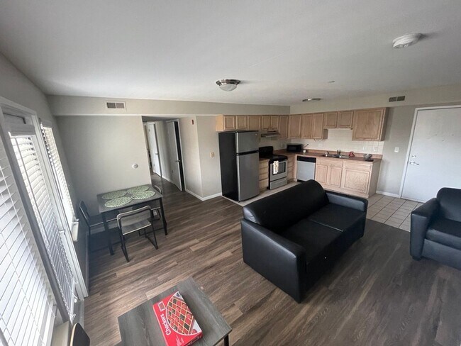 Photo - 304 E Daniel