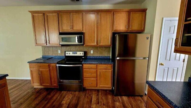 Photo - 864 Parkland Pl