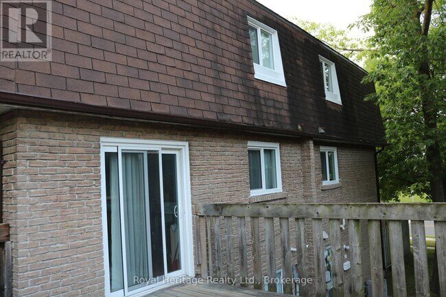 Photo - 320 Blackthorn St