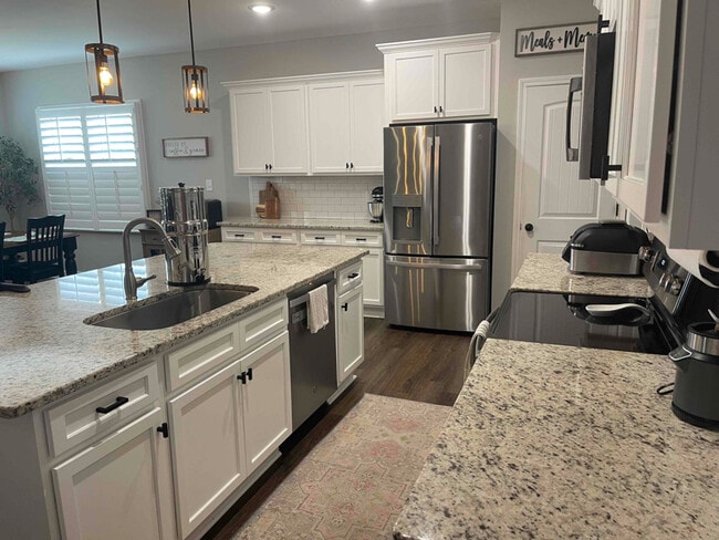 Photo - 5220 Thruway Rd