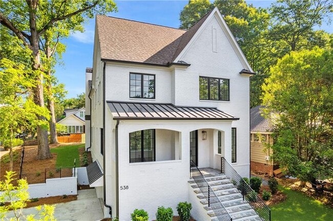 Building Photo - 538 Park Dr NE