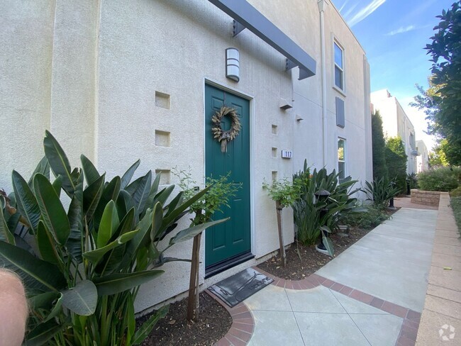 Building Photo - Downtown Upland Condo for Lease