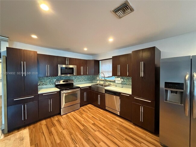 Photo - 56 NW 39th St