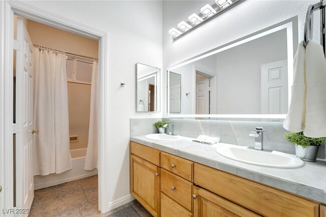 Building Photo - 7232 Frontier Hills Ave